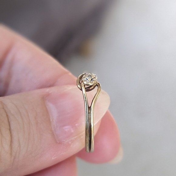 Antique 10K solid gold diamond ring - Picture 9 of 12